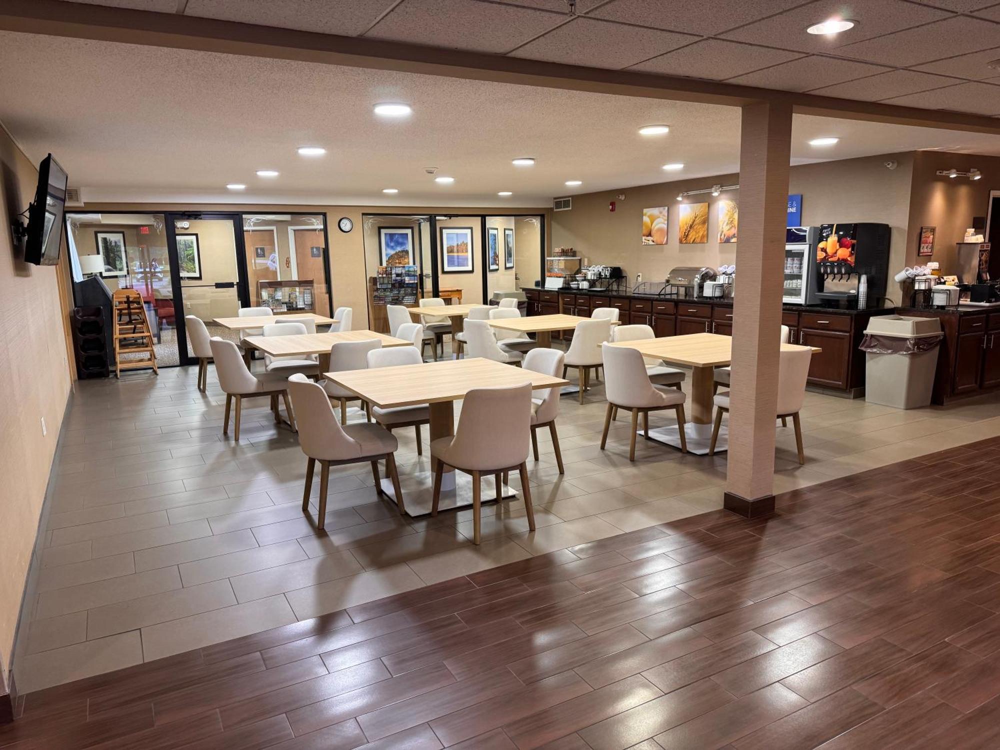 Comfort Inn & Suites Black River Falls I-94 Exterior foto